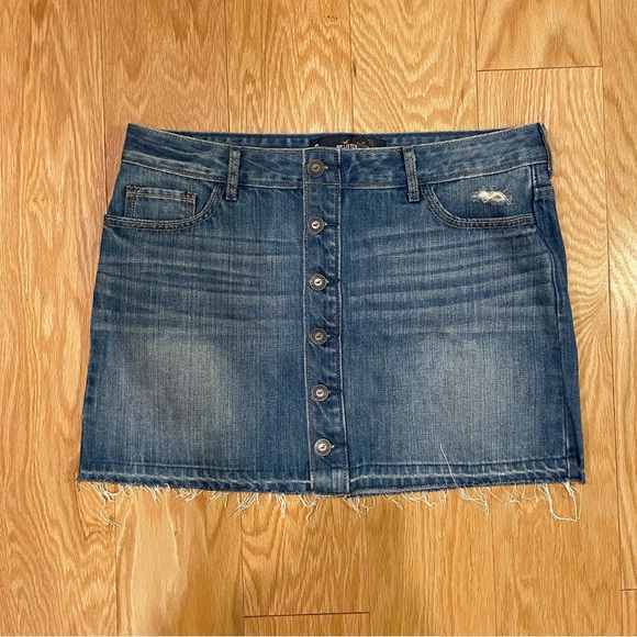 Hollister Denim Button Up Mini Skirt, Pockets and Belt Loop, Size 9, Width 29 - Picture 3 of 12